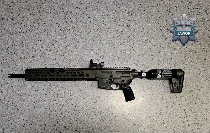 Strzały w nocy w Jaworze. 24-latek strzelał „dla rozrywki”, sprawę rozwiązał technik kryminalistyki